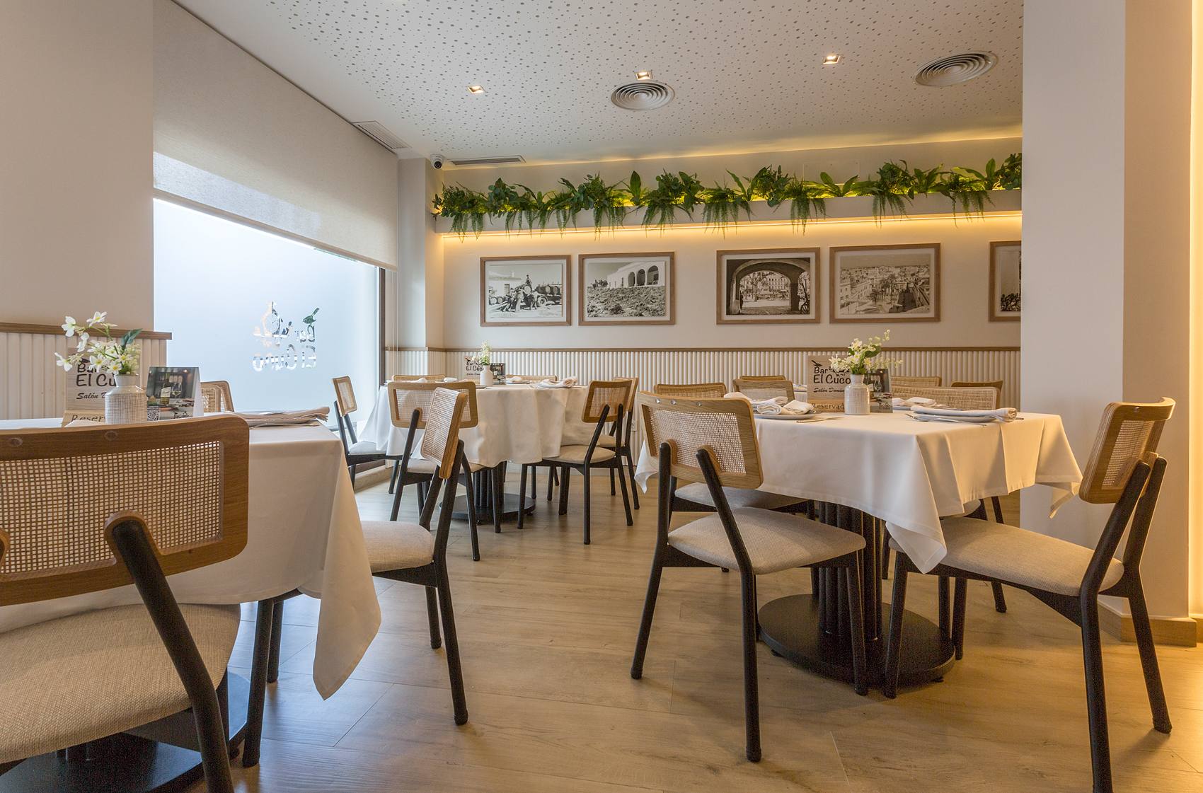 Comedor junto a los ventanales